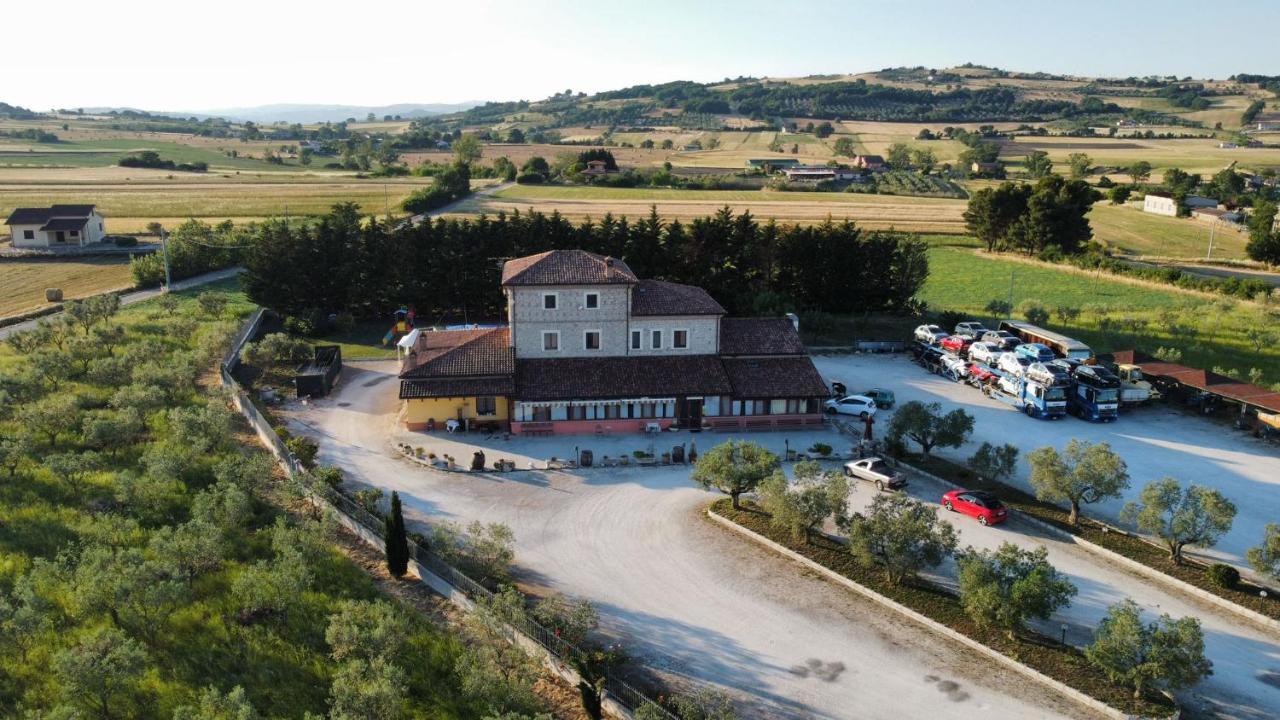 Вілла Agriturismo La Vecchia Cascina Di Paolo & Belinda П'єтрельчина Екстер'єр фото