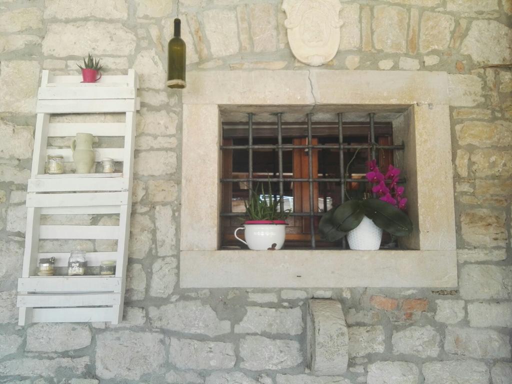 Вілла Agriturismo La Vecchia Cascina Di Paolo & Belinda П'єтрельчина Екстер'єр фото